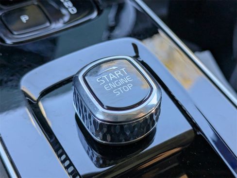 New 2026 Volvo XC90 B6 Plus w/ Protection Package Premier image 44