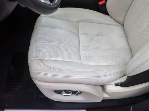 Used 2017 Land Rover Range Rover HSE image 16