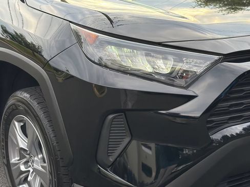 Used 2022 Toyota RAV4 LE AWD/4WD image 9