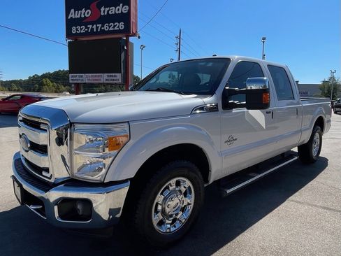 Used 2016 Ford F250 Lariat w/ Chrome Package image 4