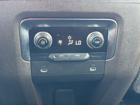 Used 2022 Chevrolet Suburban Z71 image 18