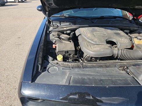 Used 2015 Dodge Challenger SXT image 19