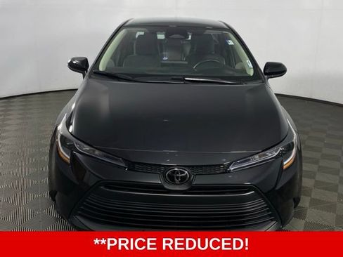 Used 2025 Toyota Corolla LE FWD image 2
