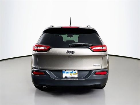 Used 2018 Jeep Cherokee Latitude image 22