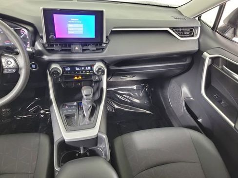Used 2025 Toyota RAV4 XLE FWD image 17