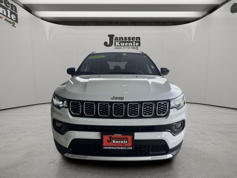 Used 2025 Jeep Compass Limited AWD/4WD image 4