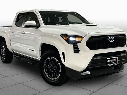 Used 2025 Toyota Tacoma TRD Sport RWD image 3