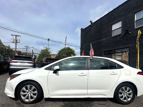 Used 2024 Toyota Corolla LE FWD image 3