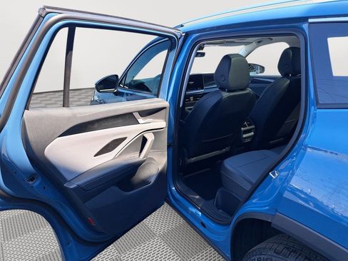 New 2025 Volkswagen Tiguan SE image 13