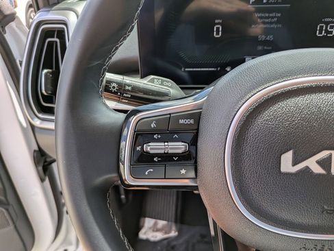 Certified 2025 Kia Sorento S w/ Panoramic Sunroof Package FWD image 32