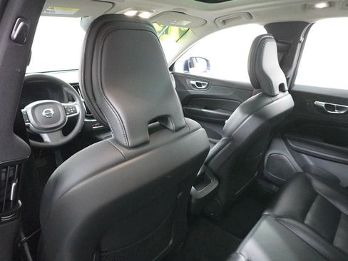 Used 2023 Volvo XC60 B5 Core image 25