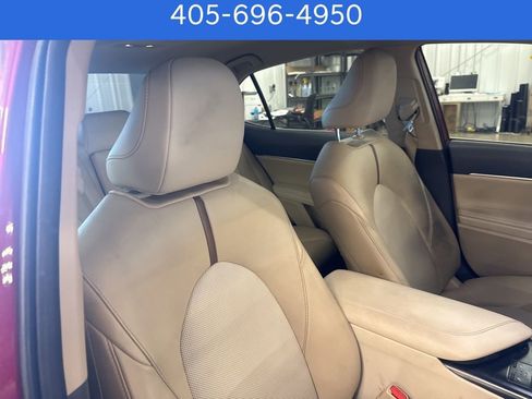 Used 2020 Toyota Camry XLE image 22