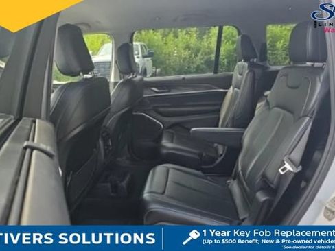 Used 2023 Jeep Grand Cherokee L Limited w/ Luxury Tech Group II AWD/4WD image 6