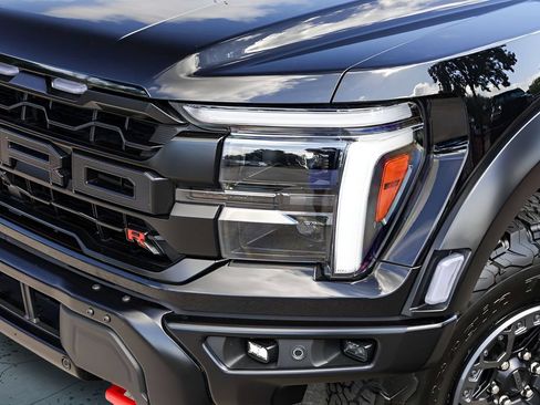 Used 2025 Ford F150 Raptor w/ Equipment Group 803A Raptor R AWD/4WD image 3