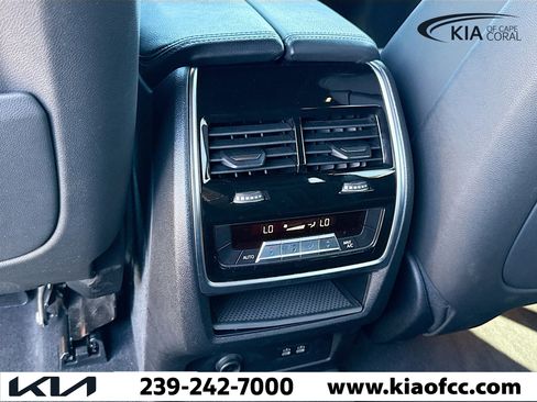 Used 2020 BMW X7 M50i w/ Executive Package image 21