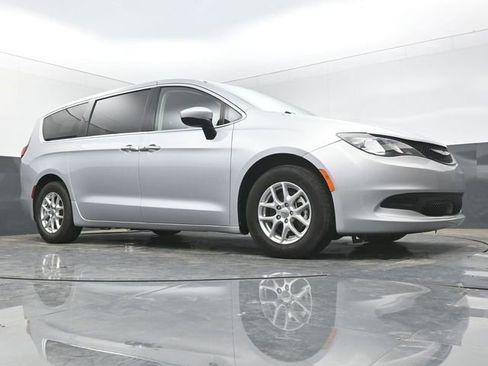 Used 2023 Chrysler Voyager LX FWD image 43