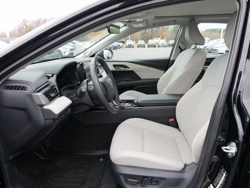 Used 2025 Toyota Camry XLE image 17