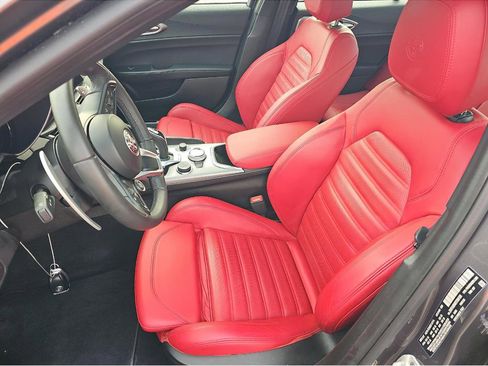 Used 2024 Alfa Romeo Giulia Veloce image 4