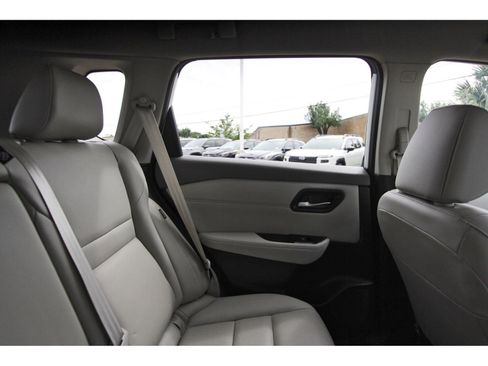 Used 2024 Nissan Rogue SL FWD image 12