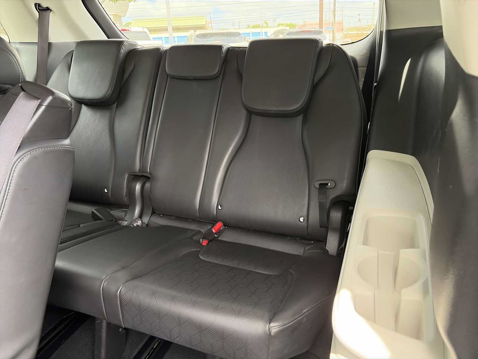 Used 2024 Kia Carnival LX FWD image 24
