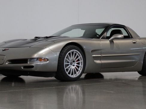 Used 1999 Chevrolet Corvette Coupe w/ Lighting Pkg RWD image 28
