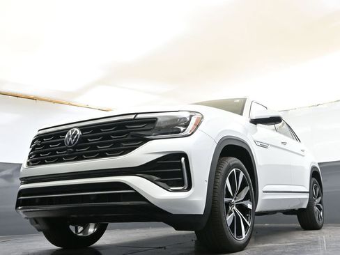 Used 2025 Volkswagen Atlas Cross Sport SEL Premium R-Line image 29