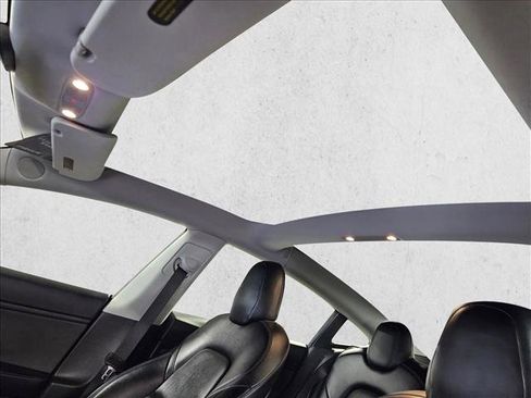 Used 2019 Tesla Model 3 Performance image 15