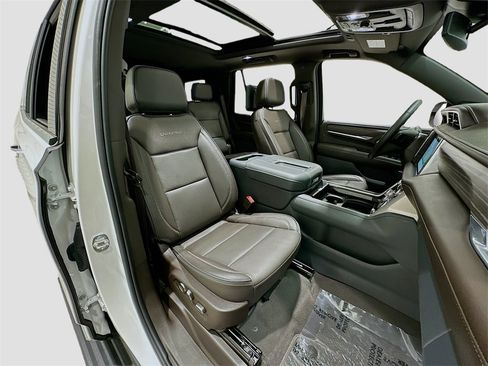 Used 2024 GMC Yukon Denali image 32
