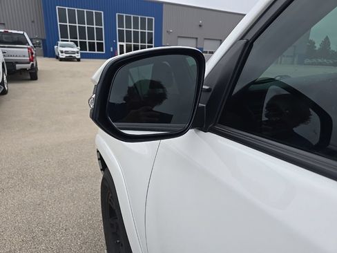 Used 2022 Toyota 4Runner SR5 Premium w/ Moonroof Package AWD/4WD image 5