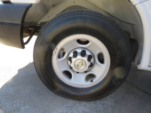 Used 2013 Chevrolet Express 2500 w/ Power Package image 26