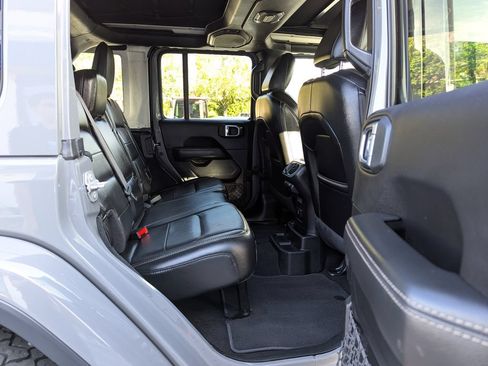 Used 2020 Jeep Wrangler Unlimited Sahara AWD/4WD image 35