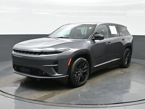 Used 2024 Jeep Wagoneer Launch Edition image 2