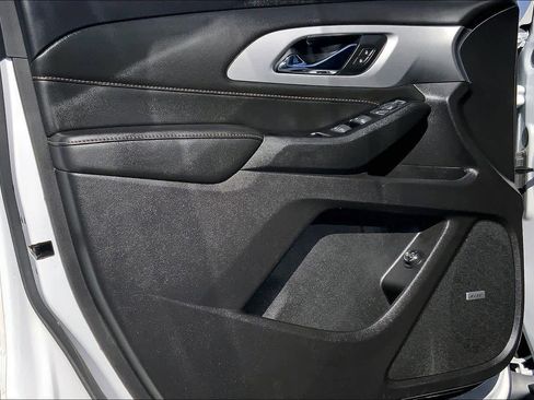 Used 2020 Chevrolet Traverse LT w/ LT Premium Package image 22