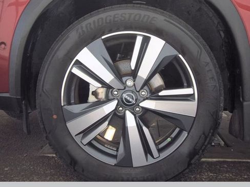 Used 2023 Nissan Rogue SL w/ SL Premium Package image 9