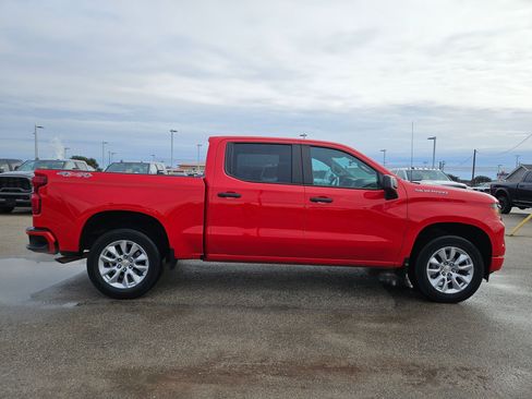 Used 2024 Chevrolet Silverado 1500 Custom image 2