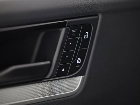 Certified 2024 Porsche Cayenne image 19