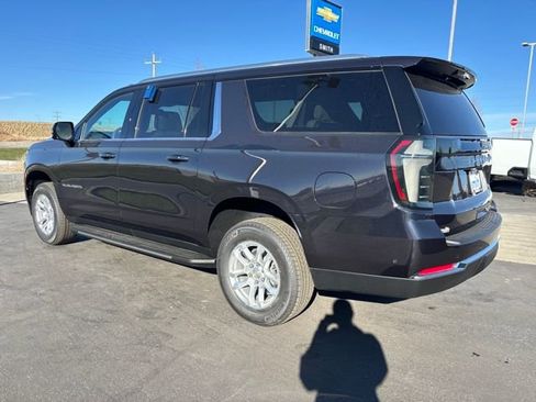 New 2026 Chevrolet Suburban LT image 5