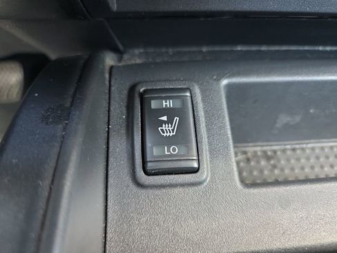 Used 2023 Nissan Titan SV w/ SV Convenience Package RWD image 33
