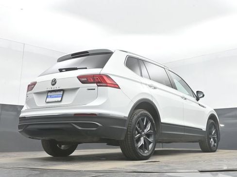 Used 2022 Volkswagen Tiguan SE AWD/4WD image 48