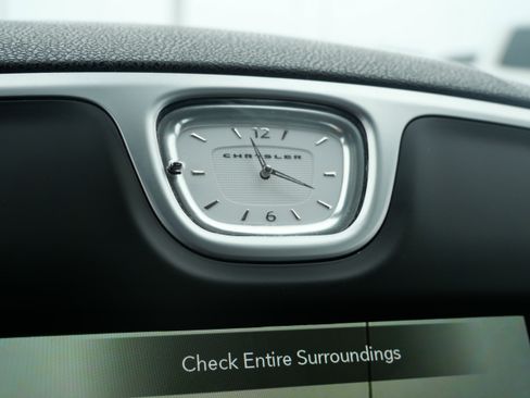 Used 2022 Chrysler 300 Touring w/ Sport Appearance Package image 29