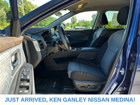 Used 2023 Nissan Rogue SV AWD/4WD image 13