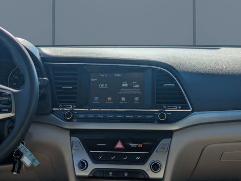 Used 2017 Hyundai Elantra SE FWD image 16