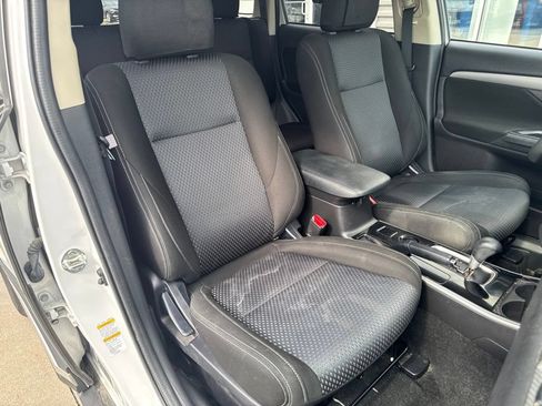 Used 2018 Mitsubishi Outlander ES FWD image 23