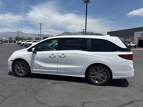 Used 2025 Honda Odyssey Touring image 12