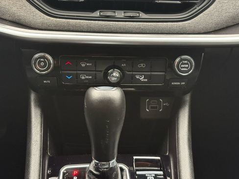 Used 2025 Jeep Compass Latitude AWD/4WD image 17