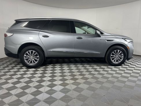 Used 2024 Buick Enclave Essence image 8