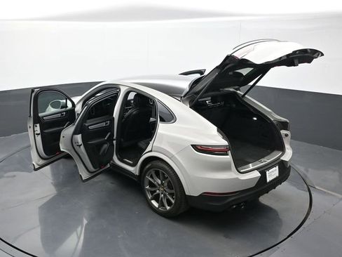 Certified 2022 Porsche Cayenne S AWD/4WD image 29