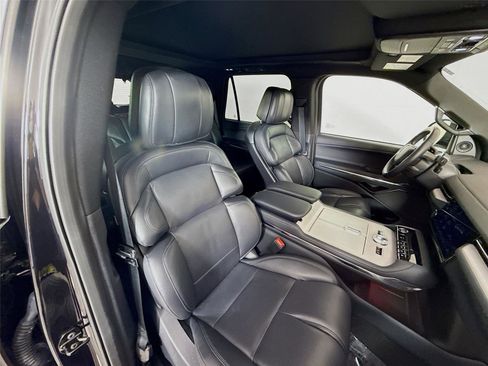 Used 2025 Lincoln Navigator Reserve w/ Jet Appearance Package image 28