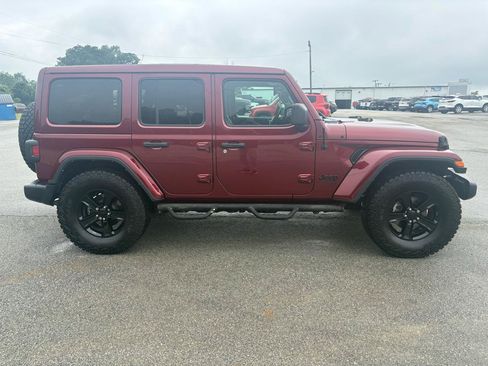 Used 2021 Jeep Wrangler Unlimited Sahara AWD/4WD image 2