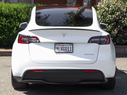 Used 2024 Tesla Model Y Performance AWD/4WD image 7